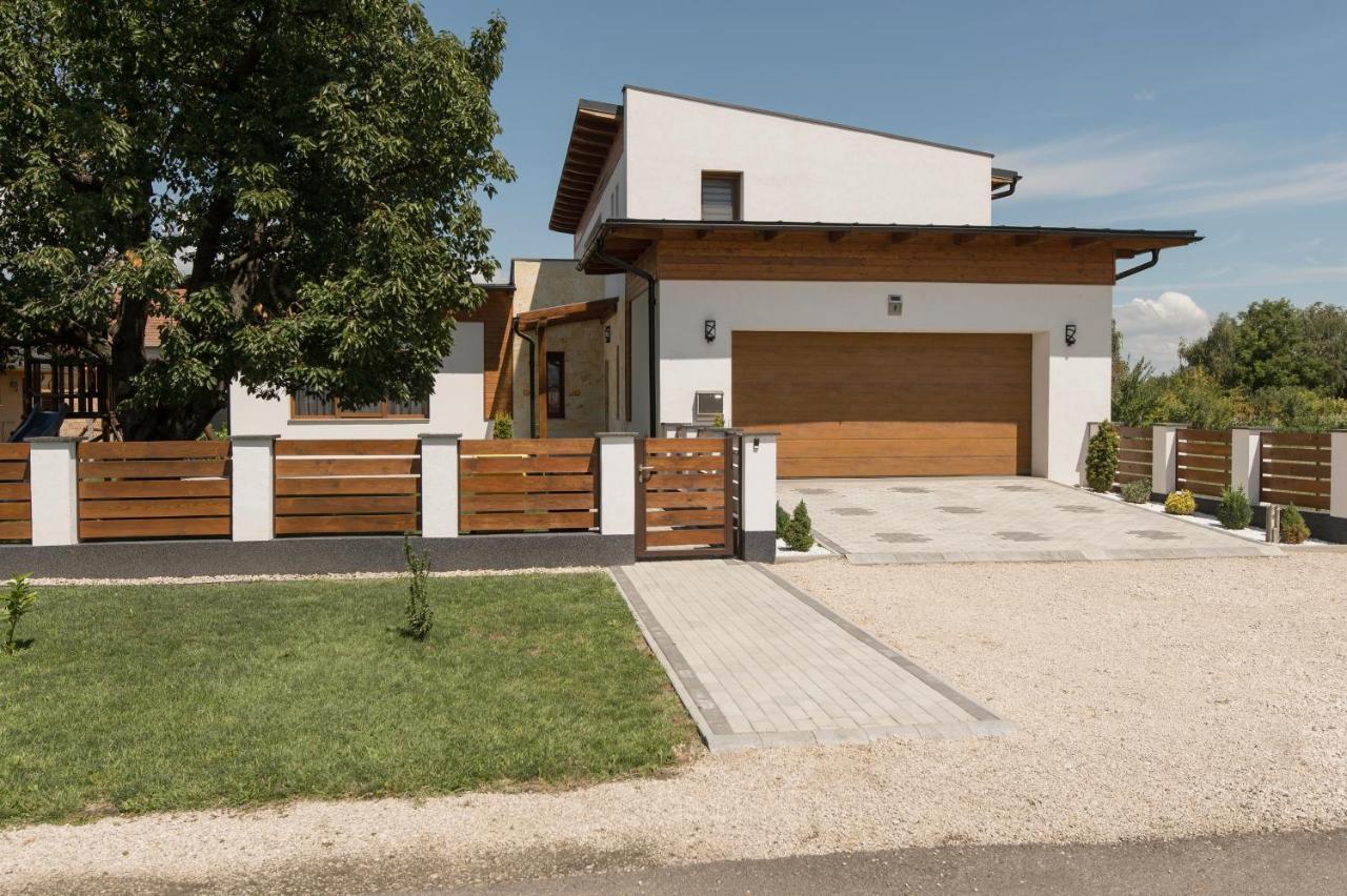 Villa EszterHáz Balatonkeresztúr Exterior foto